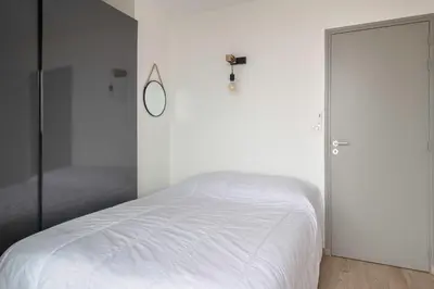 Un ou plusieurs lits dans un hébergement de l'établissement Maison d’Architecte Face Mer à la Plaine sur Mer