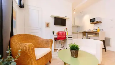 Cuisine ou kitchenette dans l'établissement Studio petit LU