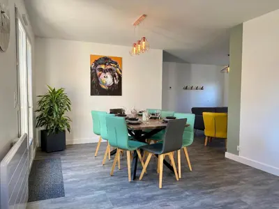 Coin salon dans l'établissement Gîte rénové au cœur du Vignoble Nantais, proche Hellfest, terrasse, jardin clos, parking, vélos à dispo - FR-1-306-1230