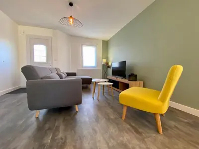 Télévision ou salle de divertissement dans l'établissement Gîte rénové au cœur du Vignoble Nantais, proche Hellfest, terrasse, jardin clos, parking, vélos à dispo - FR-1-306-1230