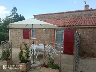 Terrasse ou espace extérieur de l'établissement Les Trois Geais