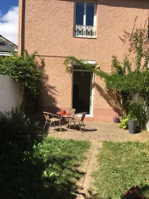 Jardin de l'établissement La MAISON du ROUGE GORGE