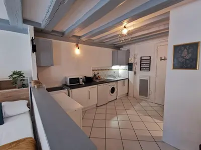 Cuisine ou kitchenette dans l'établissement L'Authentique - Les Maisons de Madeleine