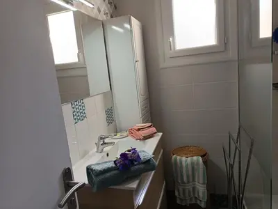 Salle de bains dans l'établissement Maison de vacances à Notre-Dame-de-Monts - 6 personnes - Animaux admis - FR-1-540-169