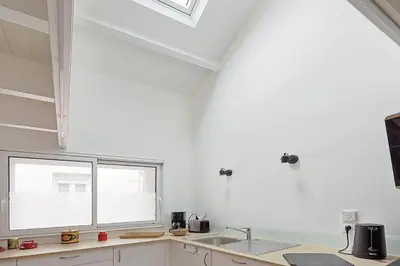 Cuisine ou kitchenette dans l'établissement La Galerie Pornic - Maison Lotus