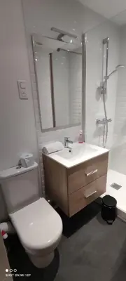 Salle de bains dans l'établissement Studio Gare - Jardin des Plantes - wifi & calme
