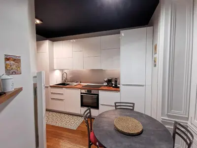 Cuisine ou kitchenette dans l'établissement Le Royal Couëdic - Les Maisons de Madeleine