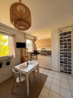 Cuisine ou kitchenette dans l'établissement Évasion bord de mer Studio à 50m de la plage