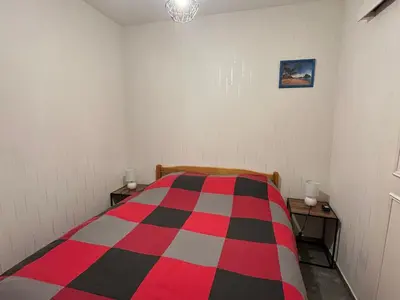 Un ou plusieurs lits dans un hébergement de l'établissement Appartement bord de mer avec balcon et parking - FR-1-652-28