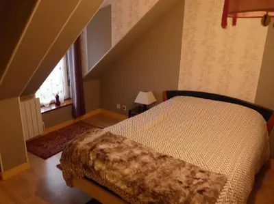 Un ou plusieurs lits dans un hébergement de l'établissement Charmante maison en campagne
