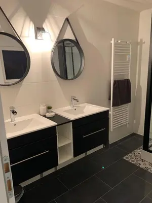 Salle de bains dans l'établissement Gîte du marais