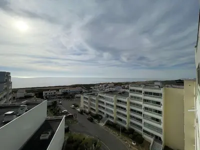 Vue générale sur la mer ou vue sur la mer prise depuis l'appartement
