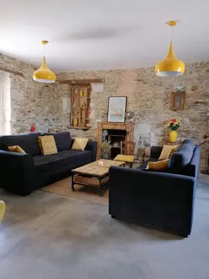 Coin salon dans l'établissement Gîte des Lilas