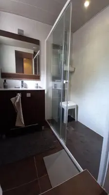 Salle de bains dans l'établissement Maison cosy -15min Puy du Fou- Centre de Pouzauges