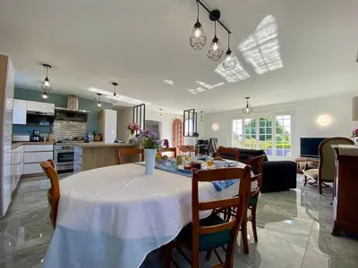 Cuisine ou kitchenette dans l'établissement Appartement Confort avec Suite Parentale et Équipements pour Bébé à Saint-Michel-Chef-Chef - FR-1-306-1232