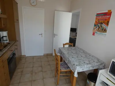 Cuisine ou kitchenette dans l'établissement Maison de vacances à Notre Dame-de-Monts - 5 personnes - FR-1-540-174
