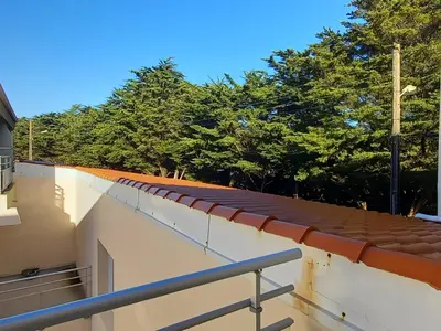 Balcon ou terrasse dans l'établissement Appartement NEUF 1 chambre, 4 pers, 350m plage Saint Jean de Monts, calme, forêt, commerces à proximité - FR-1-323-268