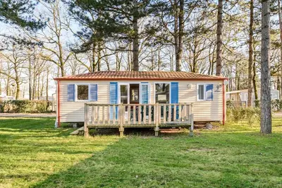 Jardin de l'établissement Mobil-home 6 personnes 3 chambres