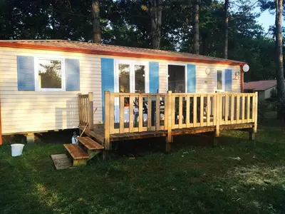 Jardin de l'établissement Mobil-home 6 personnes 3 chambres