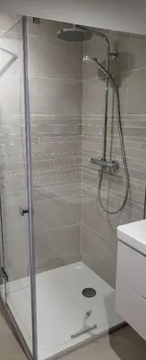 Salle de bains dans l'établissement Le Béluga spa Aéroport Nantes Bouguenais Rezé