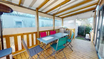 Balcon ou terrasse dans l'établissement Mobil home domaine avec piscine proche mer