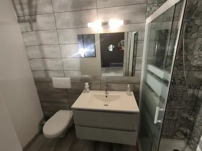 Salle de bains dans l'établissement Jolies Chambres familiales à 10 minutes du Puy du Fou