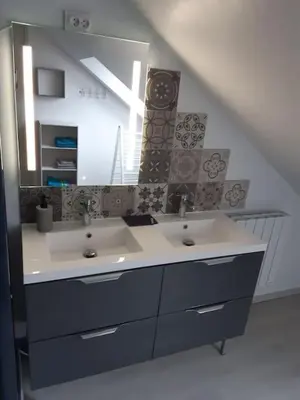 Salle de bains dans l'établissement Petit appartement à la campagne proche mer