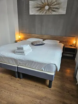 Un ou plusieurs lits dans un hébergement de l'établissement Maison Deluxe, moderne, calme, terrasse, proche chantiers de l'Atlantique et Airbus