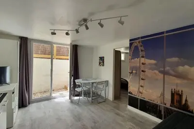 Coin salon dans l'établissement Appartement T2 à 500m de la plage et du marché.