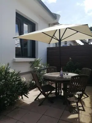 Terrasse ou espace extérieur de l'établissement Appartement T2 à 500m de la plage et du marché.