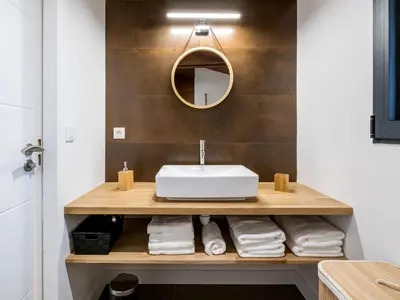 Salle de bains dans l'établissement Grande grange rénovée avec jardin et spa proche de Nantes - FR-1-306-1234