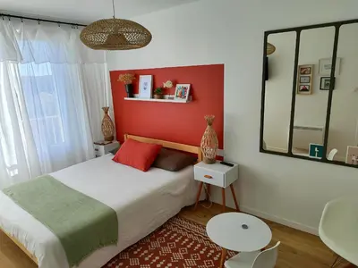 Un ou plusieurs lits dans un hébergement de l'établissement Appartement moderne pour 4 pers, proche commerces, vue mer - FR-1-323-257
