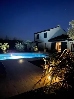 Piscine de l'établissement Villa grand standing avec piscine proche Nantes ou située à proximité