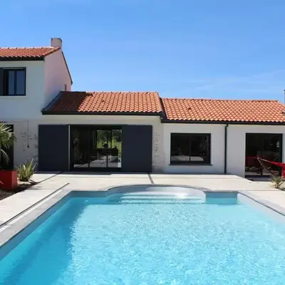 Villa grand standing avec piscine proche Nantes