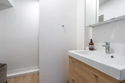 Salle de bains dans l'établissement Le Puits d'Argent - Spacieux T2 au Coeur de Nantes