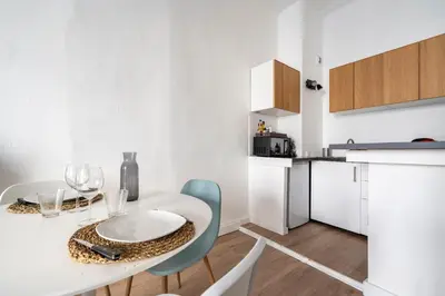 Cuisine ou kitchenette dans l'établissement Le Puits d'Argent - Spacieux T2 au Coeur de Nantes