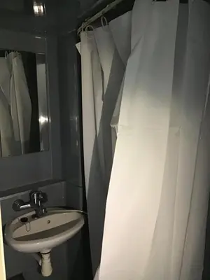 Salle de bains dans l'établissement Studio quartier Porcé 5 mn plage
