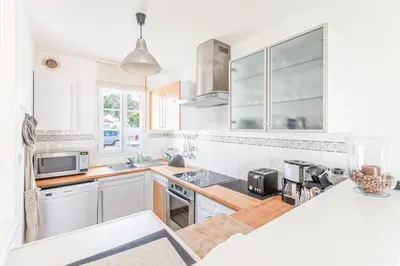 Cuisine ou kitchenette dans l'établissement Maison avec Jardin proche des plages