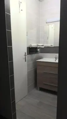 Salle de bains dans l'établissement Chambre privative à st remy en mauges