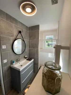 Salle de bains dans l'établissement Gite de Tréguilly 4 chambres