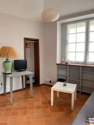 Télévision ou salle de divertissement dans l'établissement La Mignonnerie