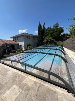 Piscine de l'établissement Chambres cosy BEN & NAD proches du Puy DuFou ou située à proximité