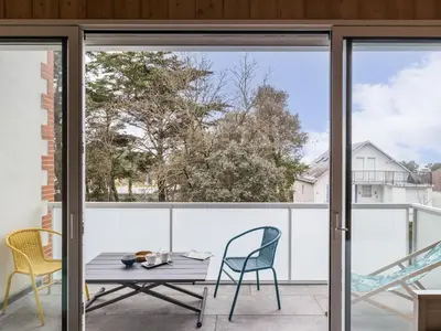 Balcon ou terrasse dans l'établissement Studio lumineux avec loggia, à 50m de la plage, parking privé, proche commerces et restaurants - FR-1-306-1236