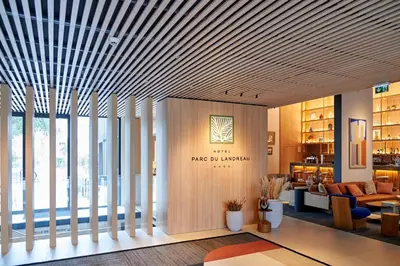 Bibliothèque dans l'hôtel