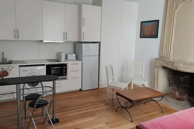 Cuisine ou kitchenette dans l'établissement Appartement 2 pièces proche cathédrale