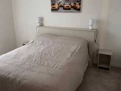 Un ou plusieurs lits dans un hébergement de l'établissement Maison de plain-pied avec jardin, proche plages et exploitations agricoles, tout confort inclus - FR-1-426-526