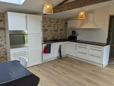 Cuisine ou kitchenette dans l'établissement Maison de Vacances 12min du Puy du fou grand studio