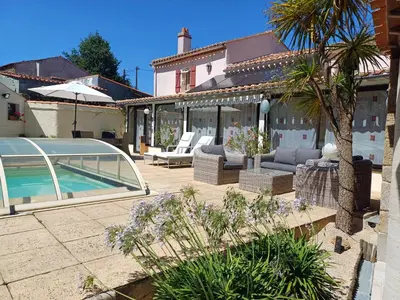 Piscine de l'établissement La petite Logne - logement avec piscine ou située à proximité
