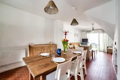 Télévision ou salle de divertissement dans l'établissement 600m de la plage - Maison pour 5 - Terrasse