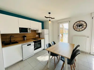 Cuisine ou kitchenette dans l'établissement L'océan, T3 neuf 300m de la mer classé 3 étoiles